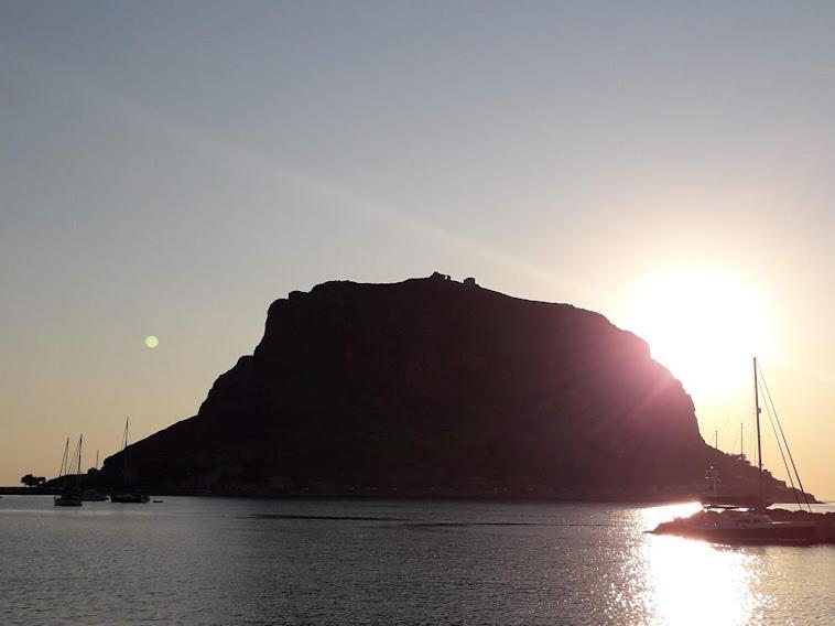 Matroni'S House - 2Ος Όροφος, Ιδιόκτητο Σπίτι Apartment Monemvasia Bagian luar foto